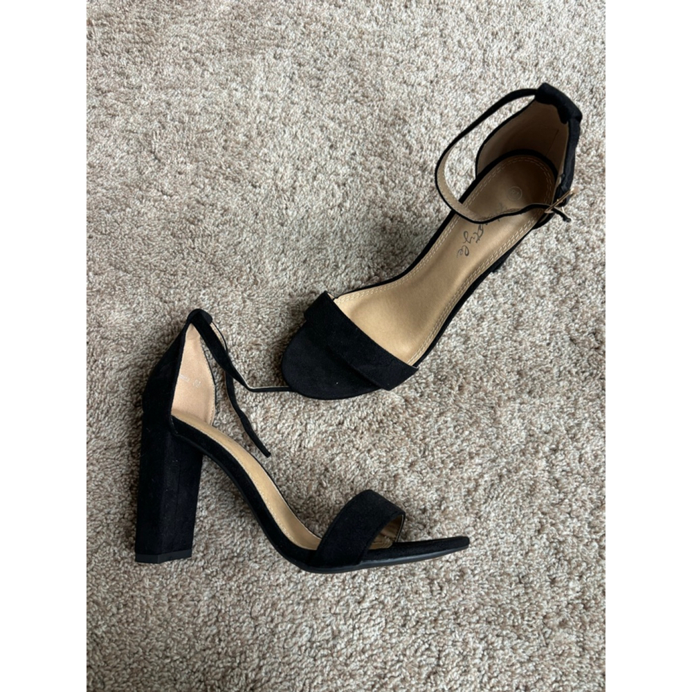 Women's Herstyle Black Block Heel Sandals Size 8.5 with Beige Insole